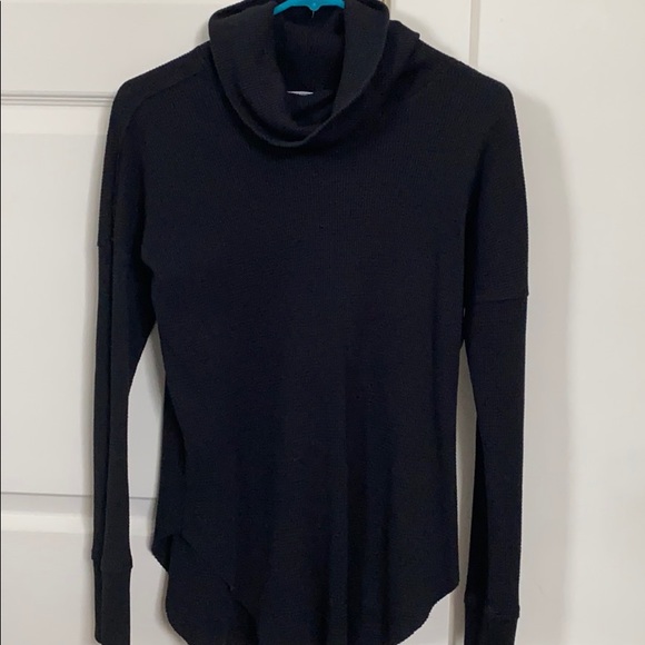 ARITZIA TNA TURTLE NECK LONG SLEEVE - Picture 1 of 1